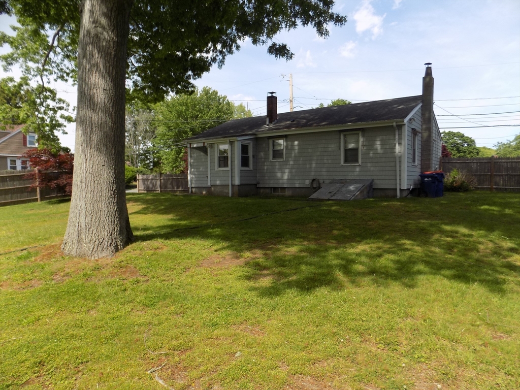 266 Alden Road Fairhaven, MA 02719 - Photo 3 of 38