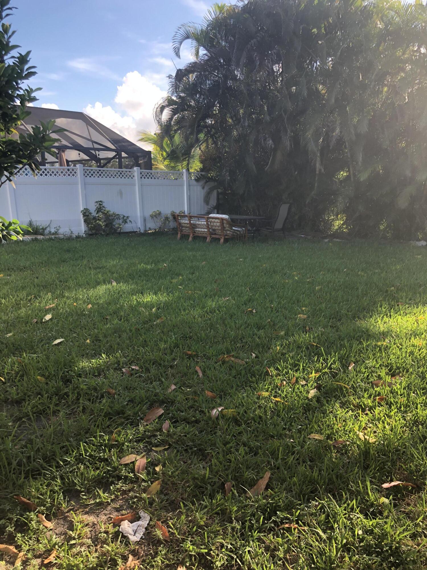 19532 Carolina Circle Boca Raton, FL 33434 - Photo 33 of 41 Fenced in yard