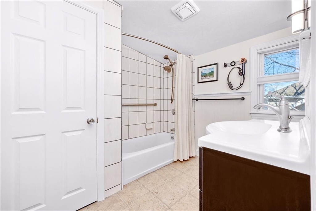 76 Fuller Road Weymouth, MA 02191 - Photo 11 of 16