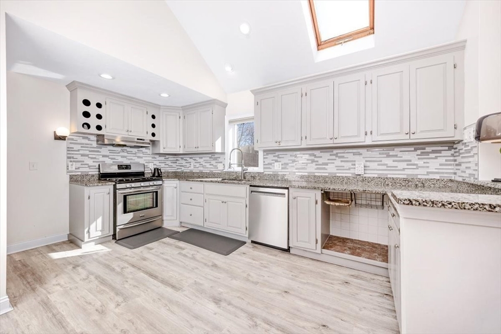 76 Fuller Road Weymouth, MA 02191 - Photo 4 of 16