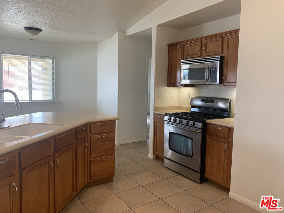 18613 Cocqui Road Apple Valley, CA 92307 - Photo 5 of 13 Gallery Image 5