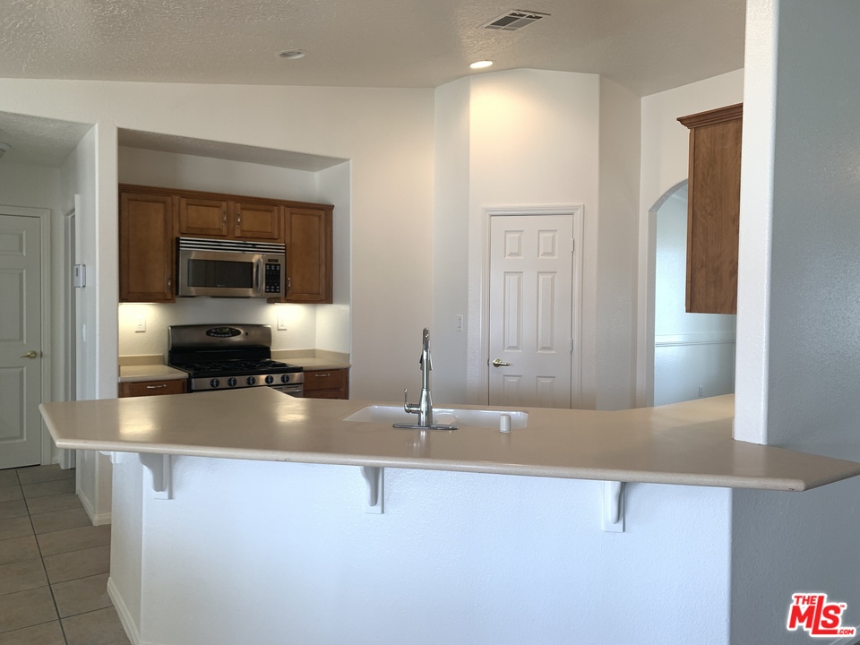 18613 Cocqui Road Apple Valley, CA 92307 - Photo 6 of 13 Gallery Image 6