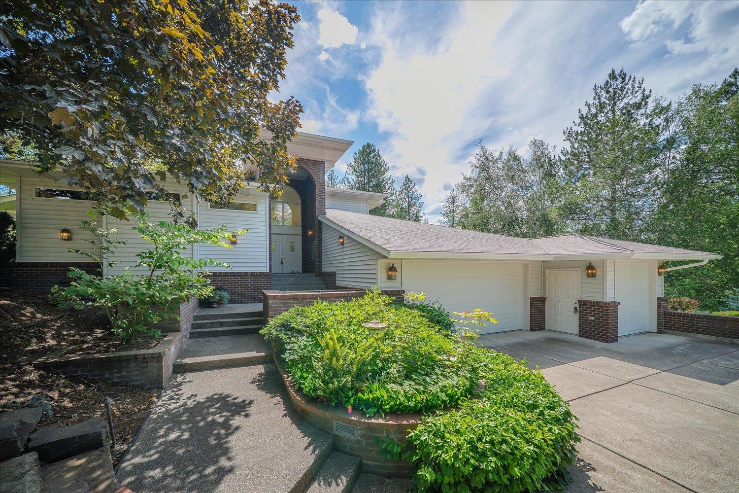 4215 South Madison Road Spokane Valley, WA 99206 - Photo 2 of 49