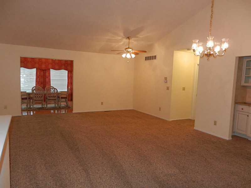 1834 Golfview Drive, Unit 52 Springfield, OH 45502 - Photo 3 of 25