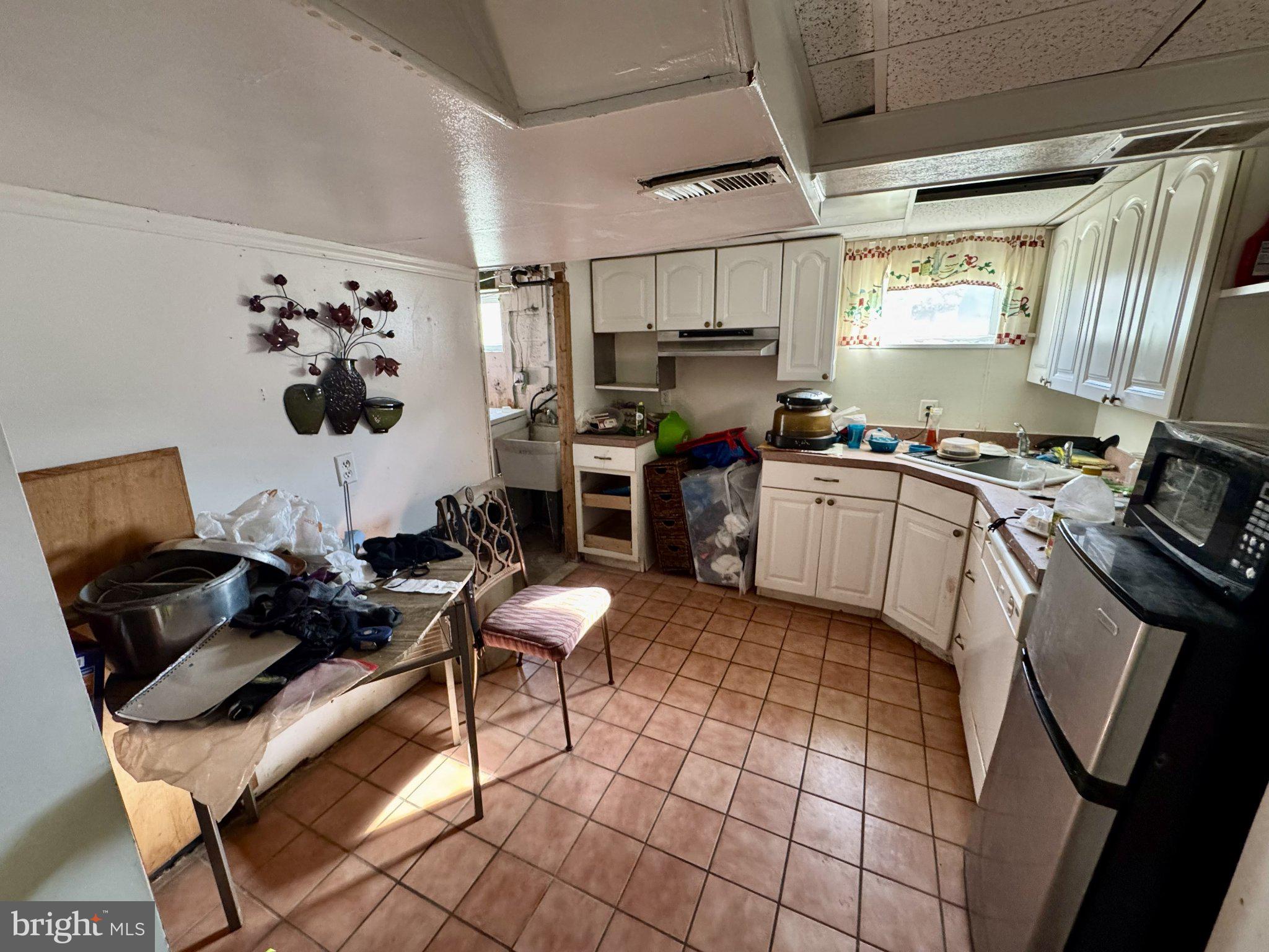 2725 North Point Road Dundalk, MD 21222 - Photo 11 of 34 Cluttered kitchen in need of care.