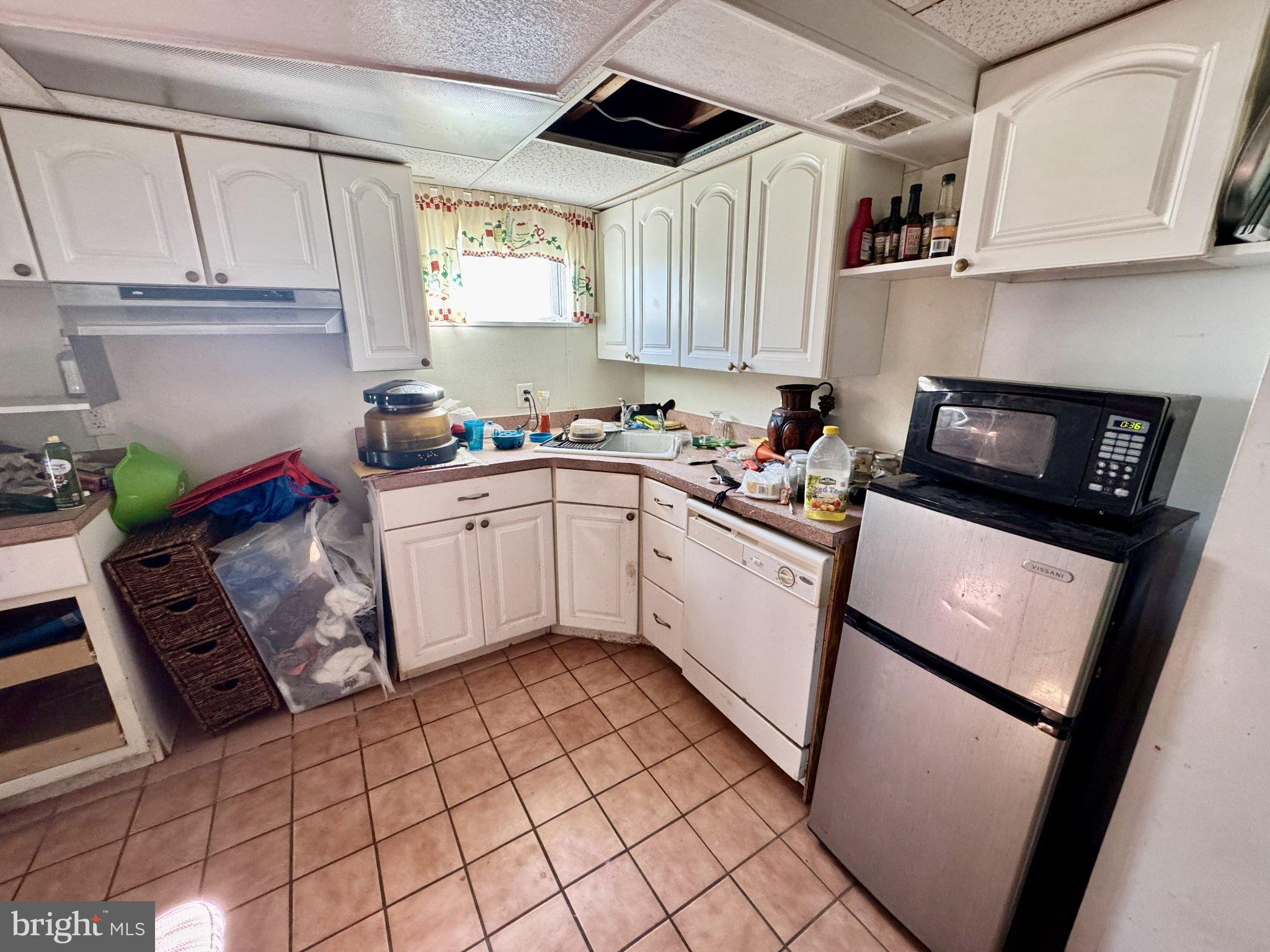 2725 North Point Road Dundalk, MD 21222 - Photo 12 of 34 Charming kitchen with potential awaits.