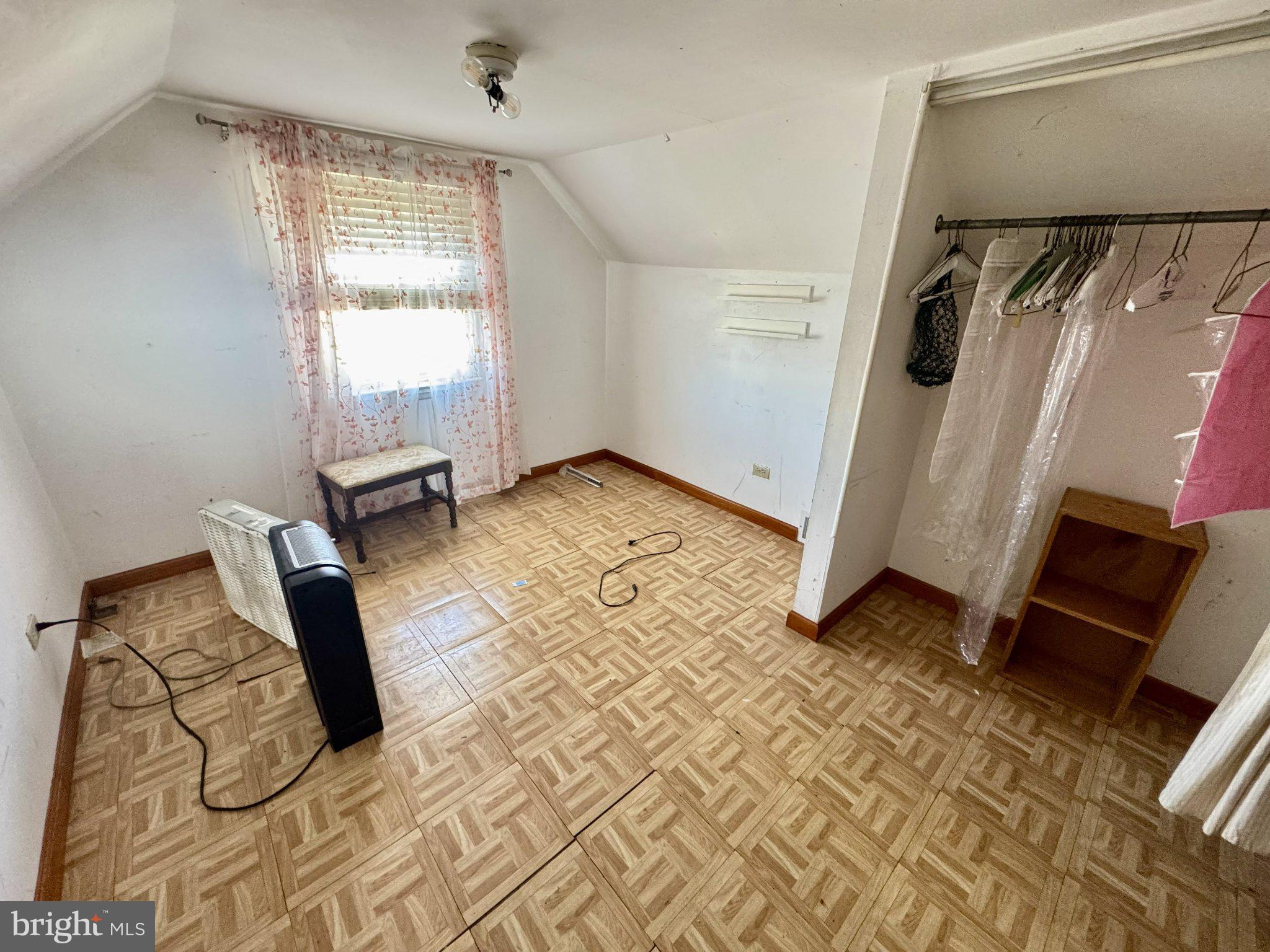 2725 North Point Road Dundalk, MD 21222 - Photo 20 of 34 Bright, airy room with natural light.