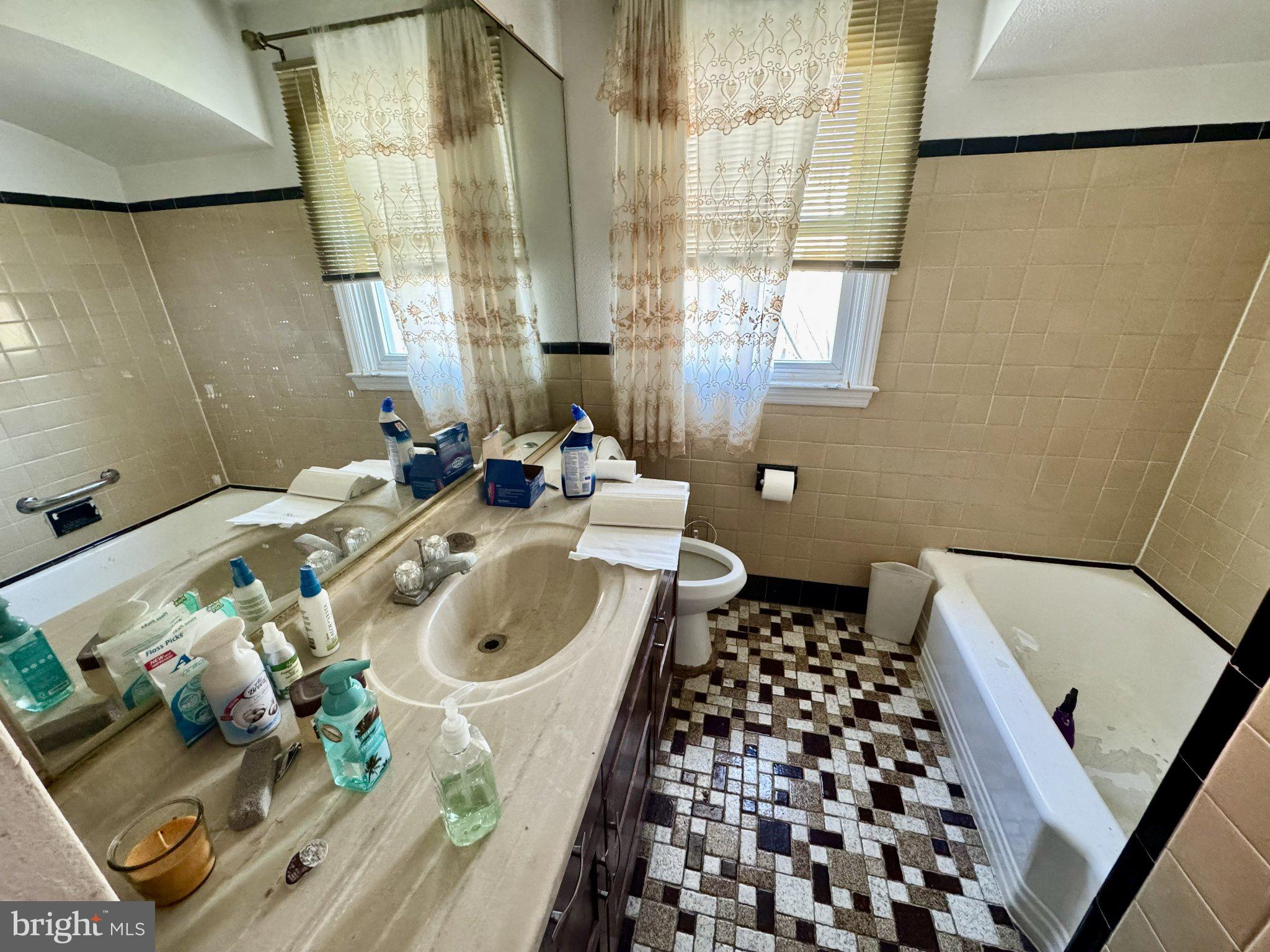 2725 North Point Road Dundalk, MD 21222 - Photo 25 of 34 Charming vintage bathroom with character.