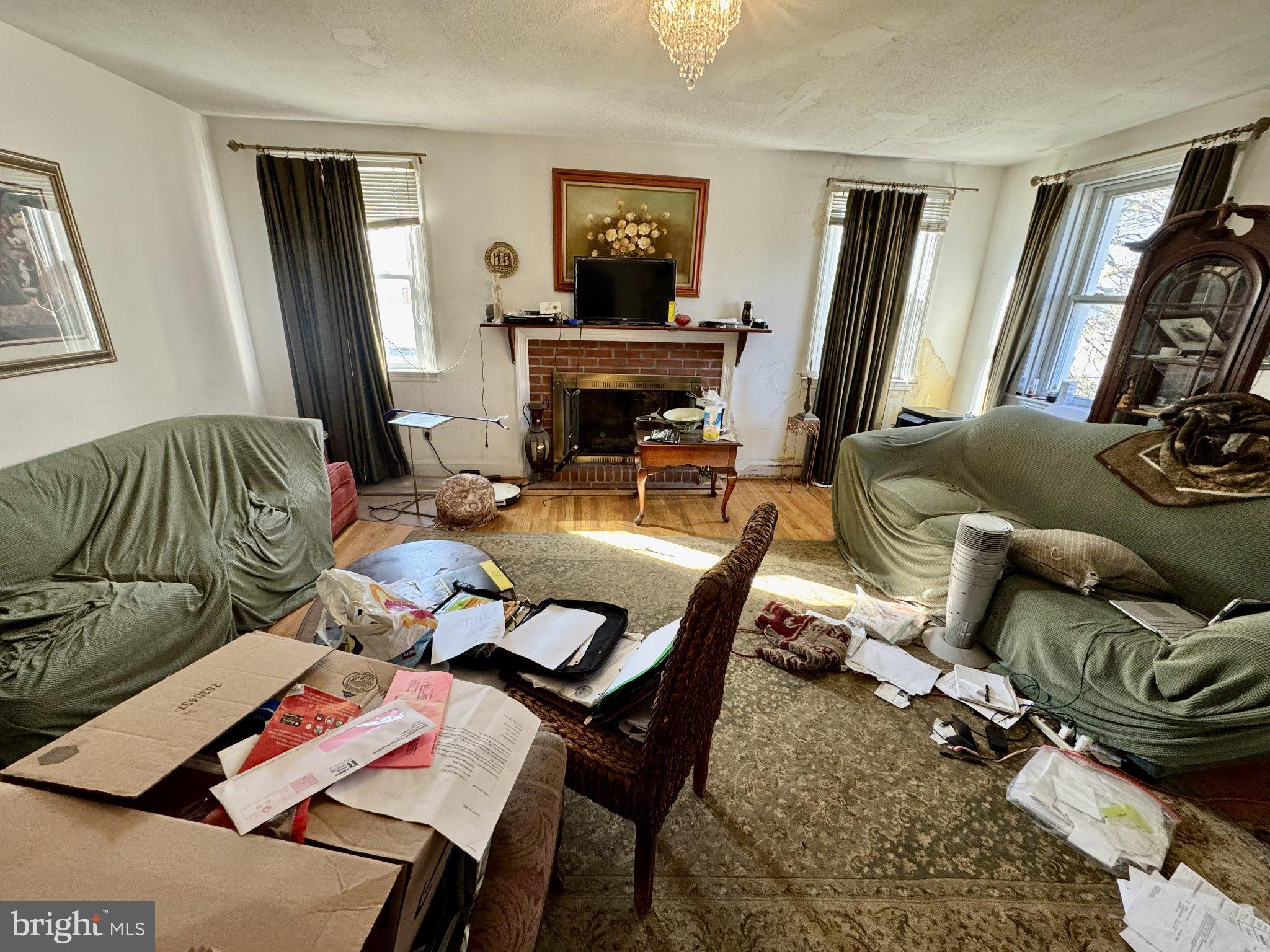 2725 North Point Road Dundalk, MD 21222 - Photo 9 of 34 Cluttered living space with charm.