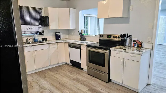 $9,000 | 2953 Northwest 10th Court, Unit MAIN, Fort Lauderdale, FL 33311