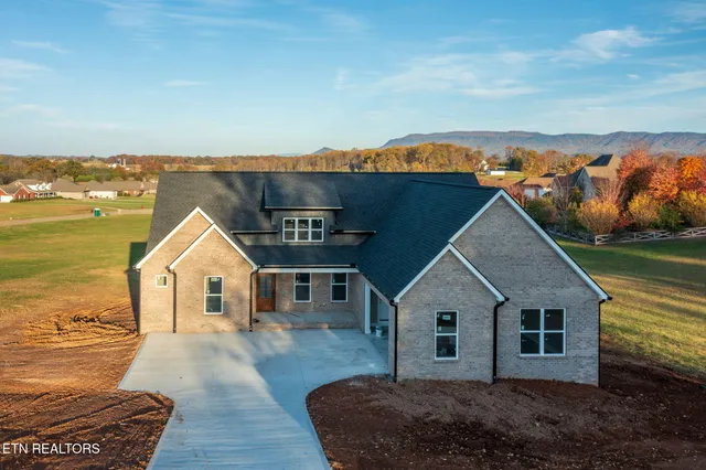 $698,000 | 816 Majestic Mtns Boulevard, Walland, TN 37886