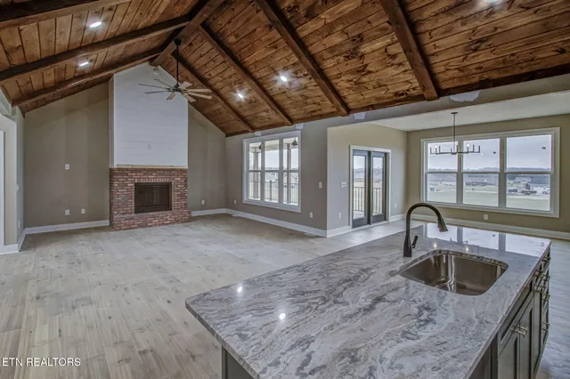 $698,000 | 816 Majestic Mtns Boulevard, Walland, TN 37886