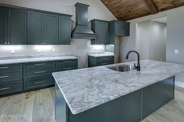 $698,000 | 816 Majestic Mtns Boulevard, Walland, TN 37886