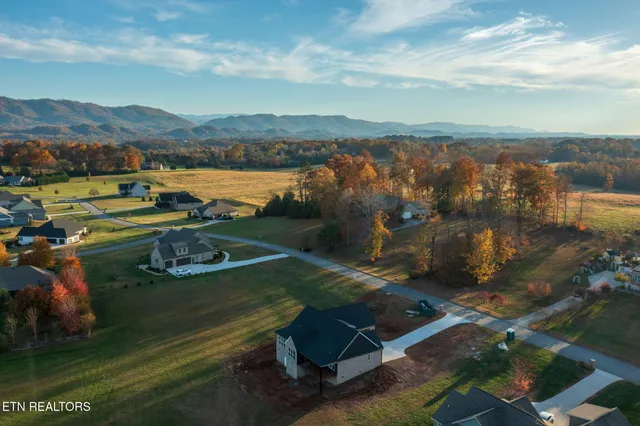$698,000 | 816 Majestic Mtns Boulevard, Walland, TN 37886