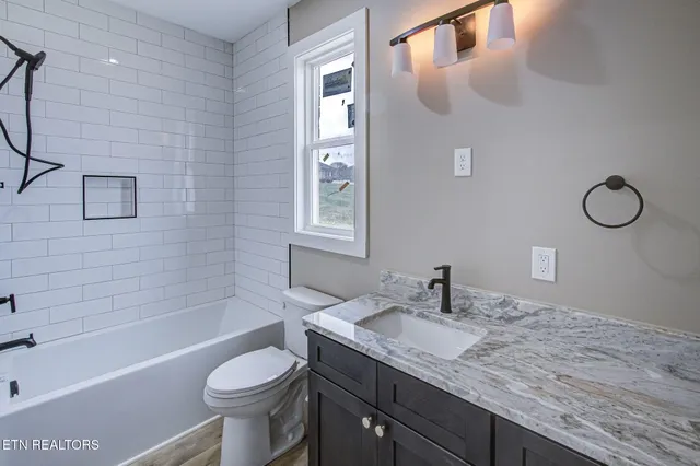 $698,000 | 816 Majestic Mtns Boulevard, Walland, TN 37886