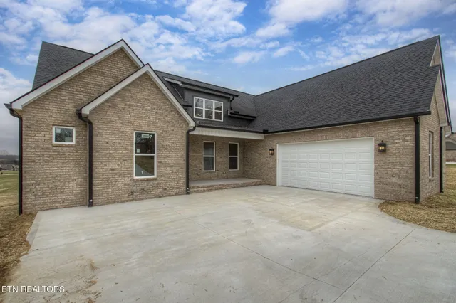 $698,000 | 816 Majestic Mtns Boulevard, Walland, TN 37886