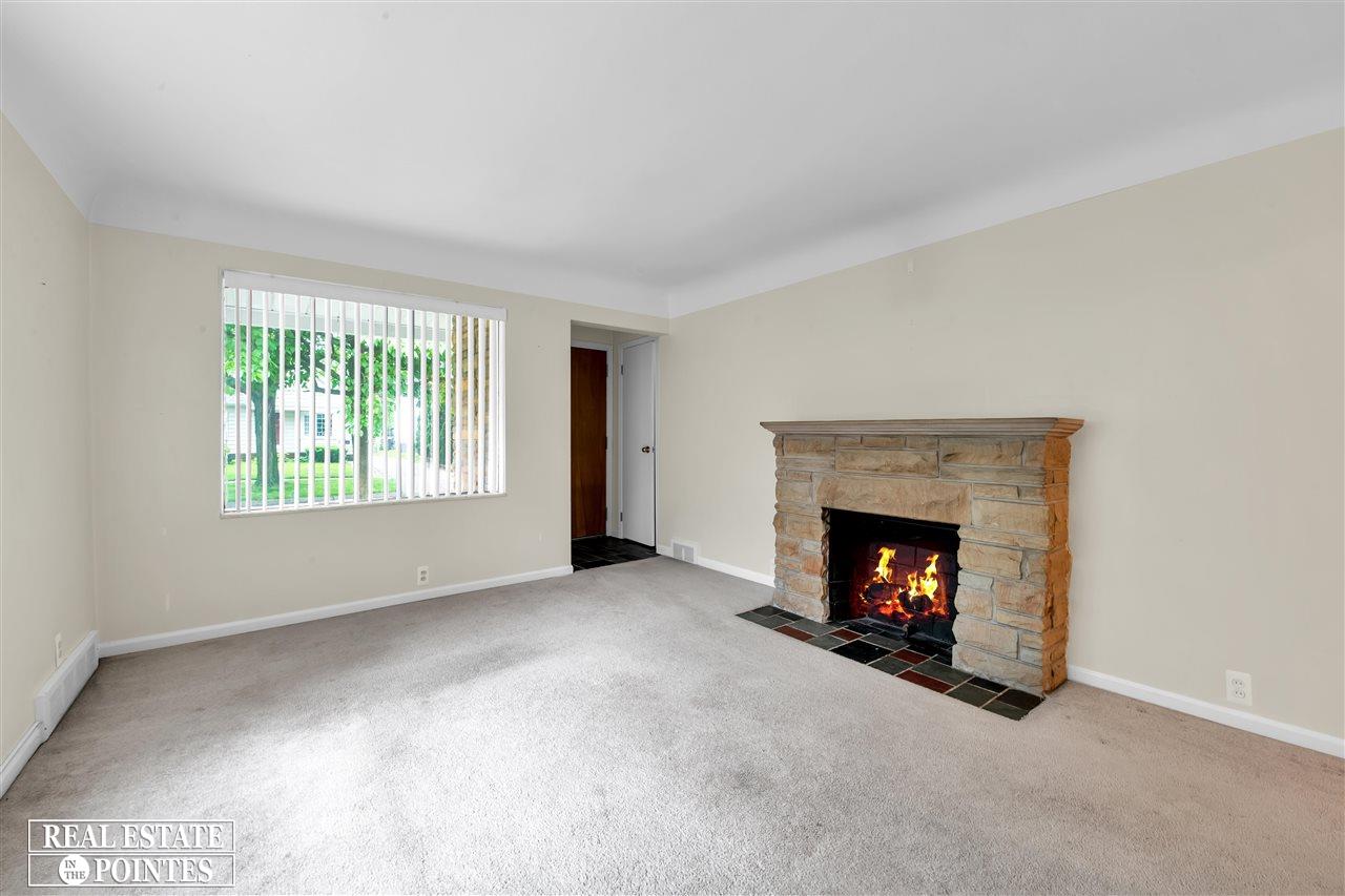 2050 Roslyn Road Grosse Pointe Woods, MI 48236 - Photo 12 of 30