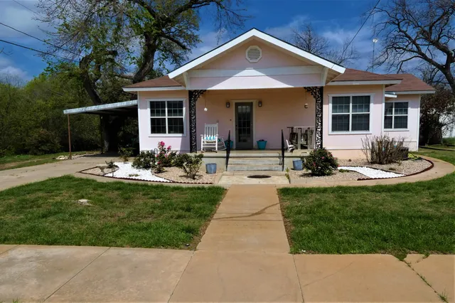 $349,000 | 301 East Sandstone Street, Llano, TX 78643
