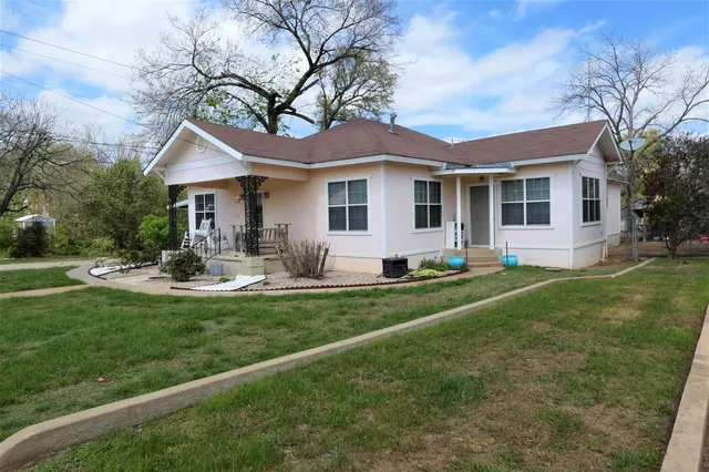 $349,000 | 301 East Sandstone Street, Llano, TX 78643