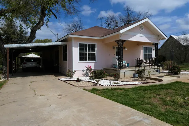 $349,000 | 301 East Sandstone Street, Llano, TX 78643