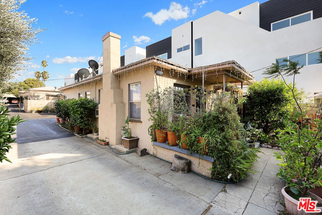 3214 Verdugo Road Los Angeles, CA 90065 - Photo 5 of 23 a front view of a house with garden