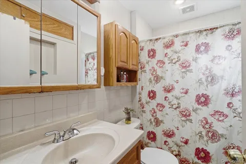 $749,000 | 243-11 134th Avenue | Rosedale Terrace Ward