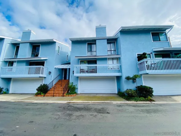 a view of multiple houses