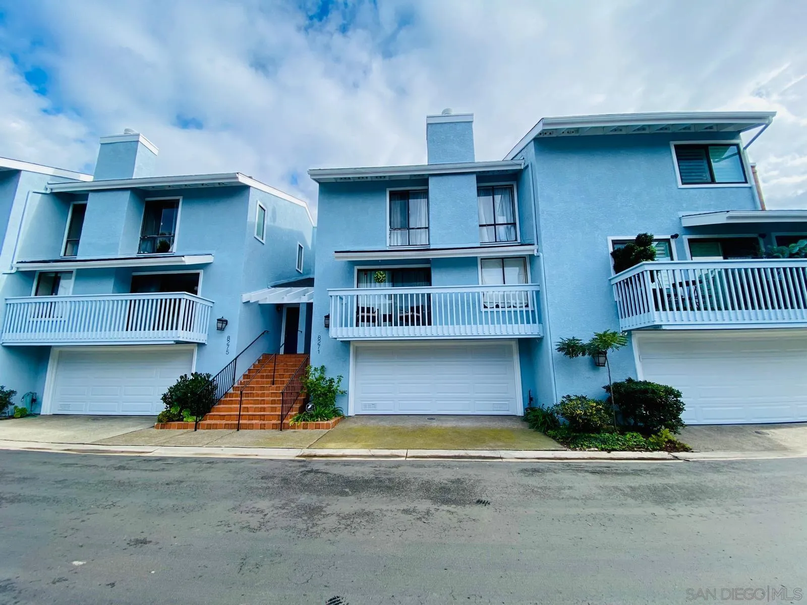 a view of multiple houses