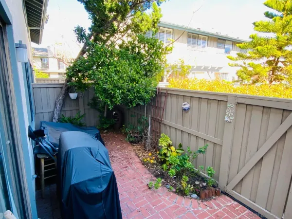a view of a livingroom with furniture