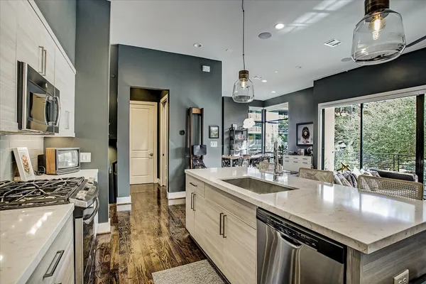 $4,000 | 1004 California Street, Unit 101, Houston, TX 77006