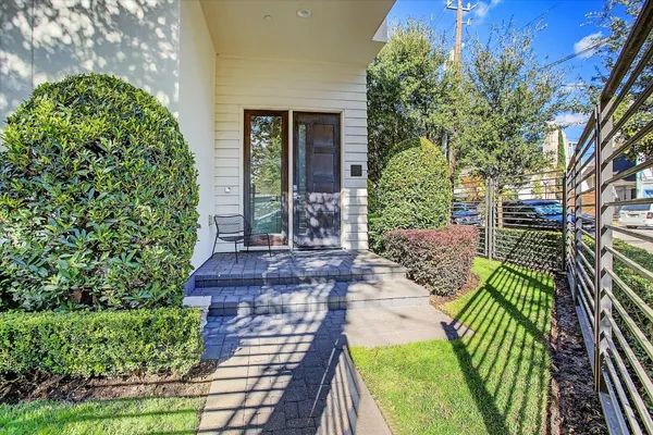 $4,000 | 1004 California Street, Unit 101, Houston, TX 77006