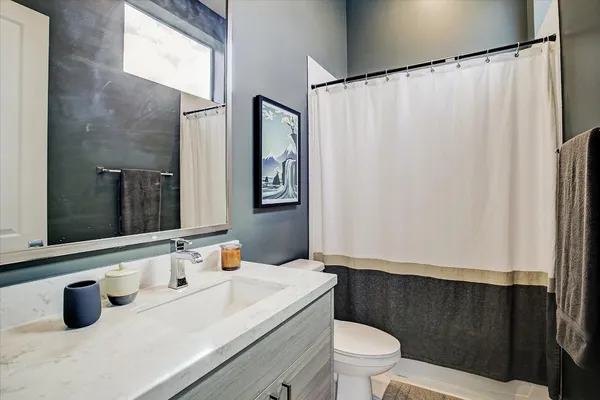 $4,000 | 1004 California Street, Unit 101, Houston, TX 77006