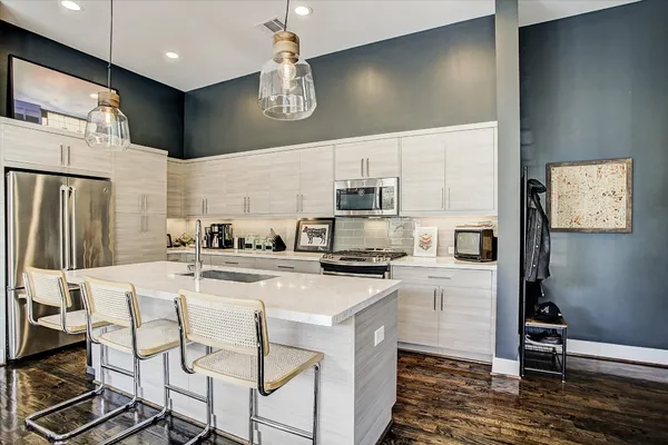 $4,000 | 1004 California Street, Unit 101, Houston, TX 77006