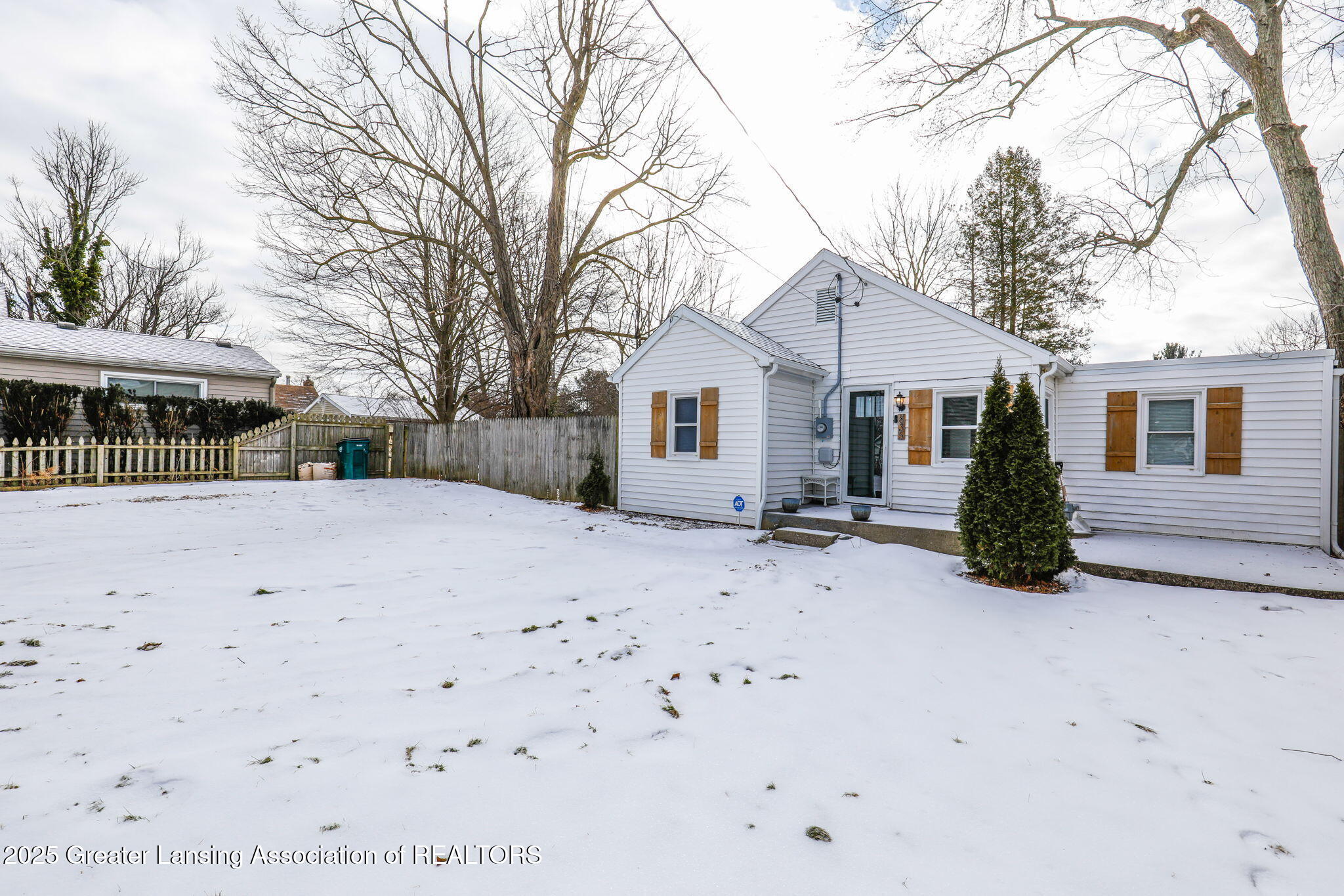 835 West Jolly Road Lansing, MI 48910 - Photo 2 of 19 14-web-or-mls-Open Ended Media-34
