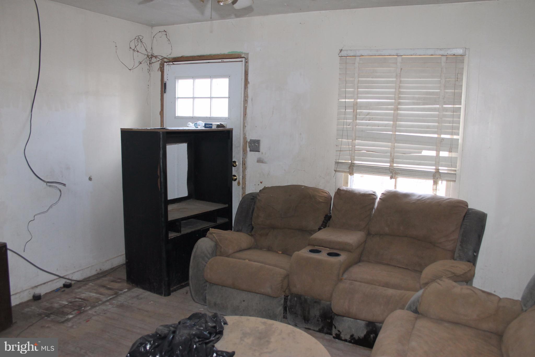 5221 Sumerduck Road Sumerduck, VA 22742 - Photo 7 of 21 Living Room