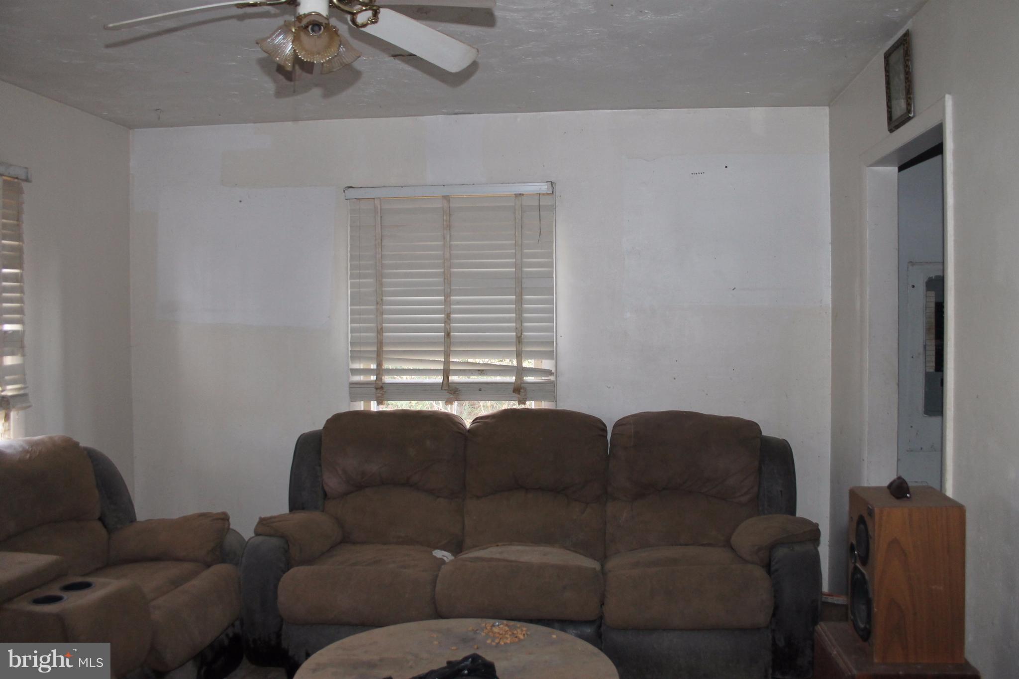 5221 Sumerduck Road Sumerduck, VA 22742 - Photo 8 of 21 Living Room