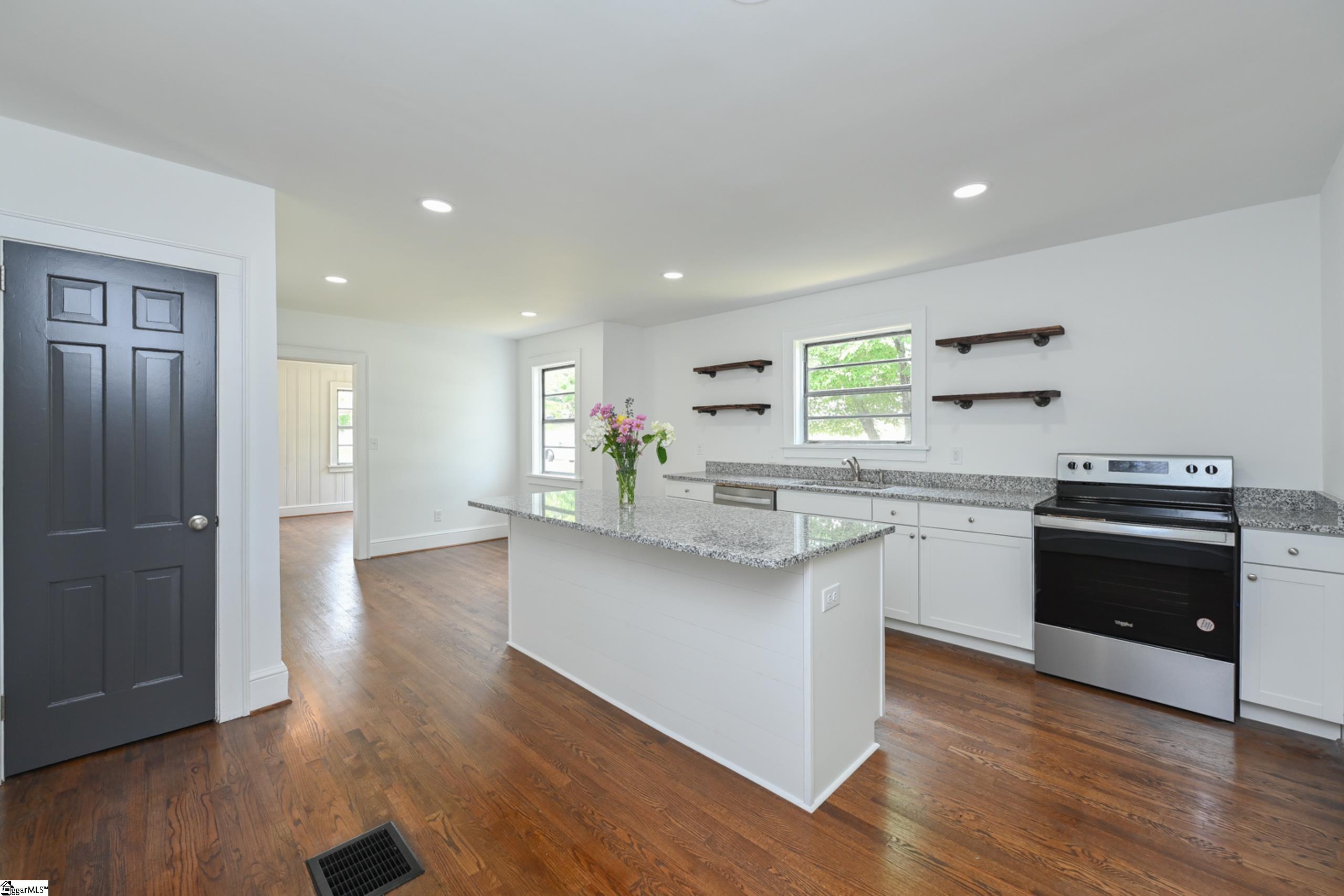 610 Hampton Road Greer, SC 29651 - Photo 8 of 27 Gallery Image 8
