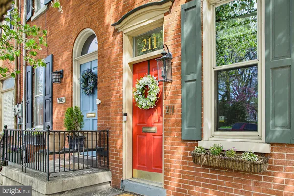 $319,900 | 211 East Chestnut Street, Lancaster, PA 17602