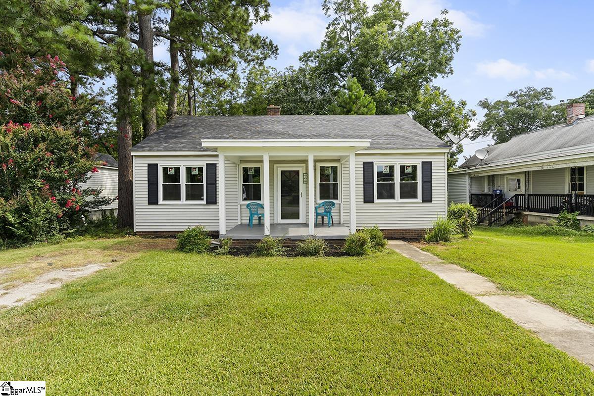 409 East Florida Street Clinton, SC 29325 - Photo 1 of 14