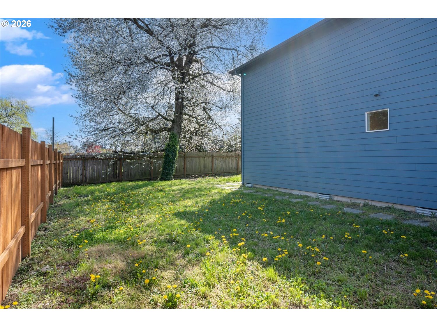 2059 Southeast 176th Avenue Portland, OR 97233 - Photo 30 of 31 a view of backyard with wooden fence