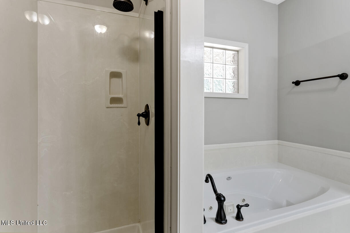 196 Bradfield Road Madison, MS 39110 - Photo 17 of 18 Primary Bath