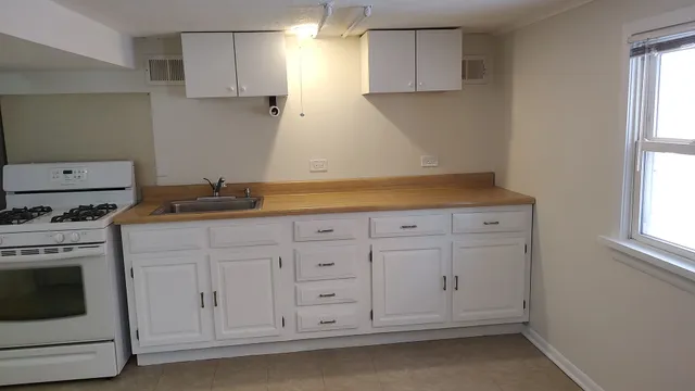 $1,100 | 1960 Illinois Street, Unit LOWERLEVEL, Des Plaines, IL 60018