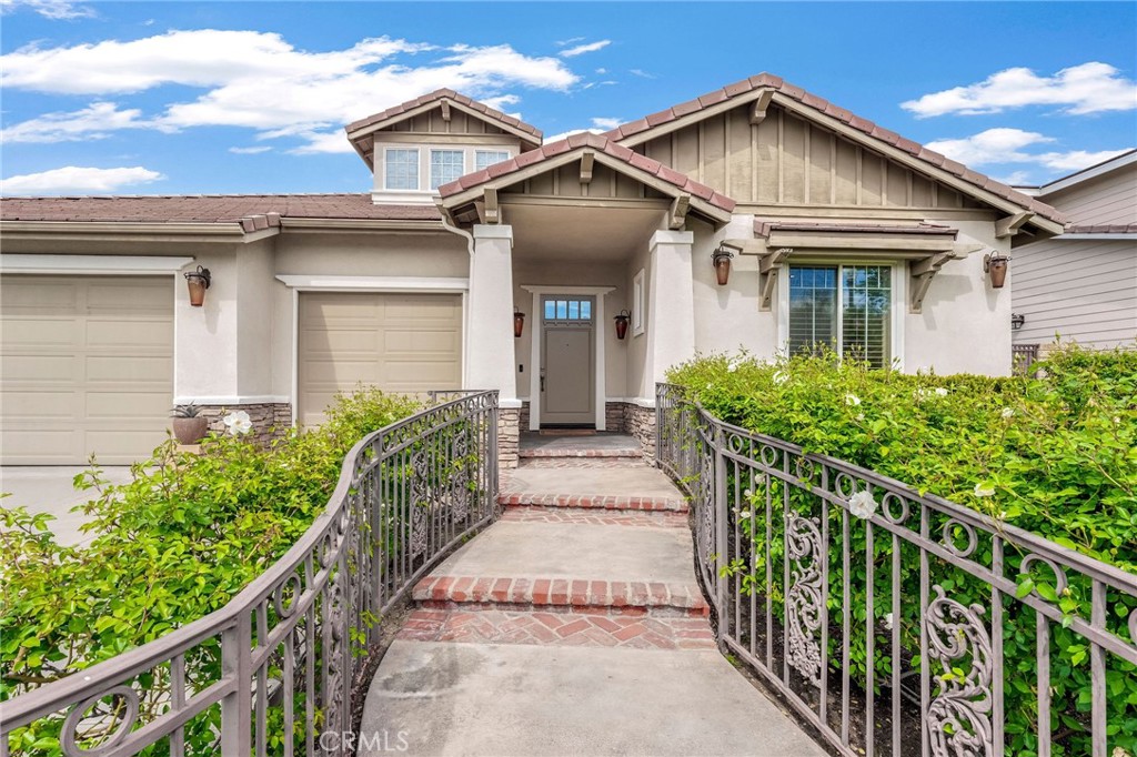 2269 Shady Oaks Road Glendora, CA 91741 - Photo 4 of 62 a view of a house with wooden fence