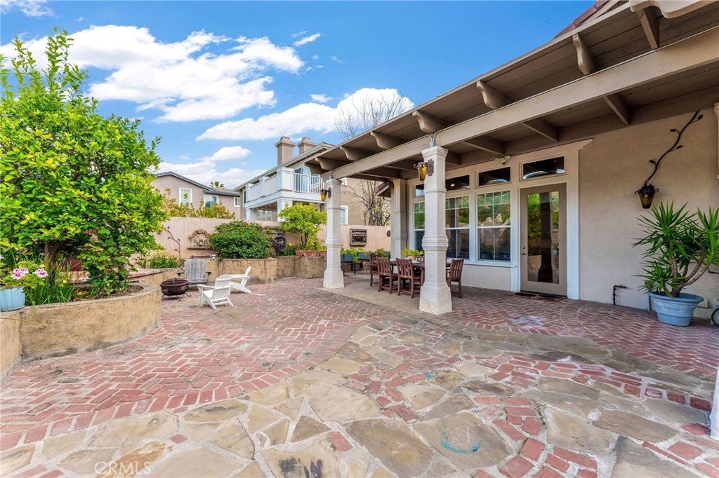 2269 Shady Oaks Road Glendora, CA 91741 - Photo 49 of 62 a view of a building with sitting area