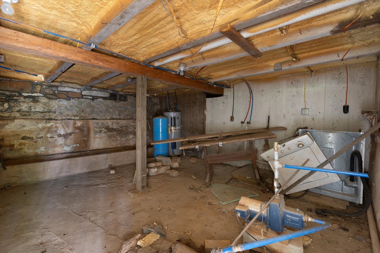 13573 Cooley Spring Lane Broadway, VA 22815 - Photo 24 of 63 a view of a room with table