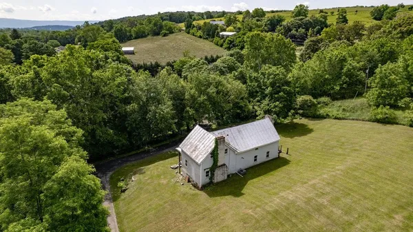 $179,900 | 13573 Cooley Spring Lane, Broadway, VA 22815