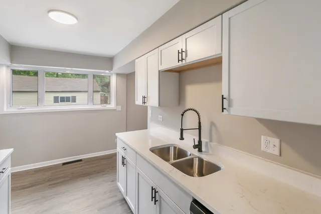 $255,700 | 17303 Chicago Avenue, Lansing, IL 60438