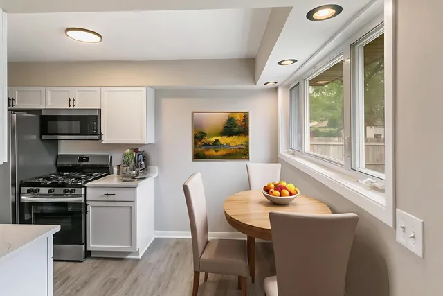 $255,700 | 17303 Chicago Avenue, Lansing, IL 60438