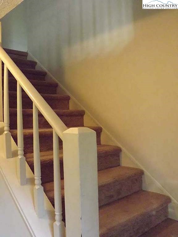5472 Bamboo Road Boone, NC 28607 - Photo 4 of 42 Gallery Image 4