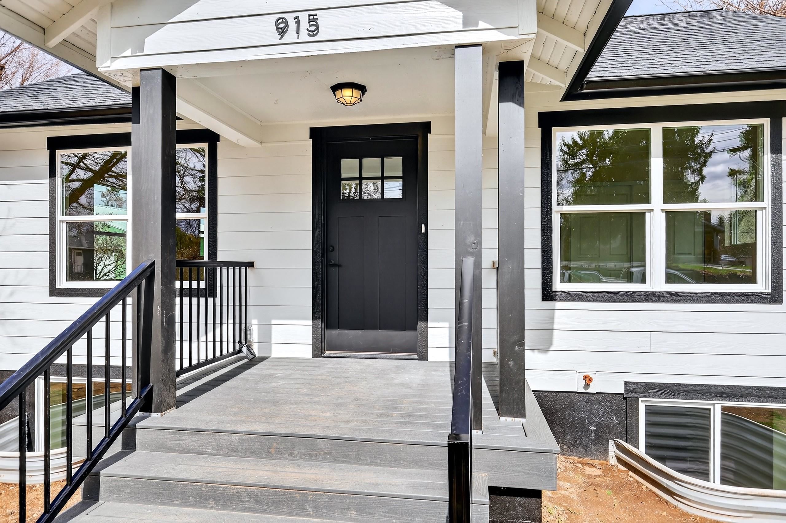 915 East 34th Avenue Spokane, WA 99203 - Photo 2 of 21